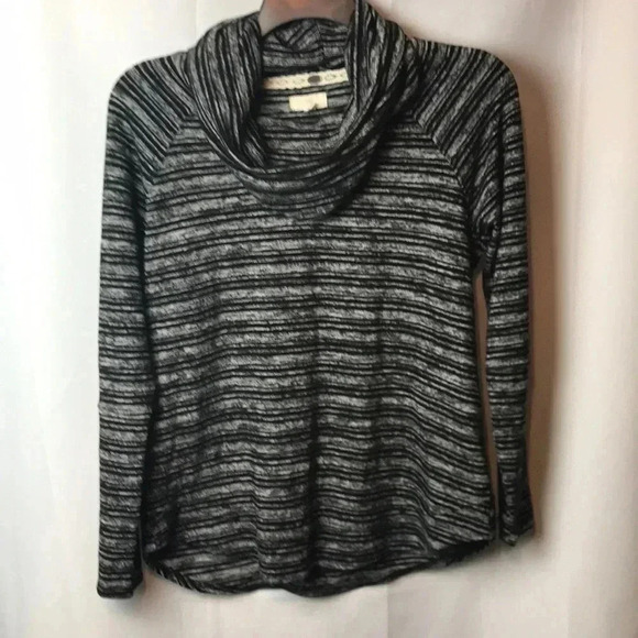 CUPIO WOM SZ LG COWL NECK  BLACK WHITE STRIPE TOP - Picture 1 of 9